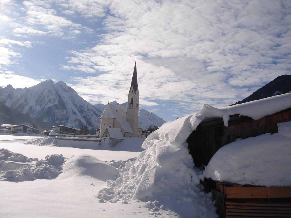 Appartements Schwarzer Adler Elbigenalp Exterior photo